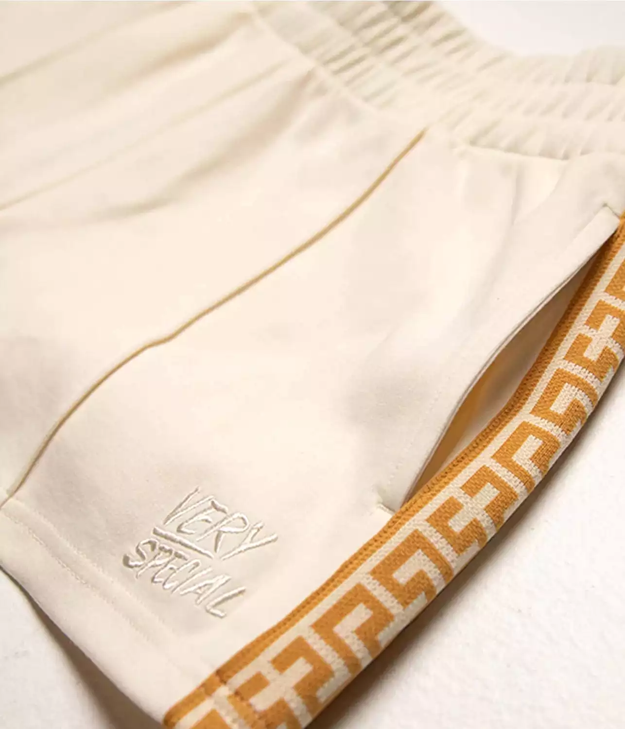 GEO TRACK SHORTS- CREAM