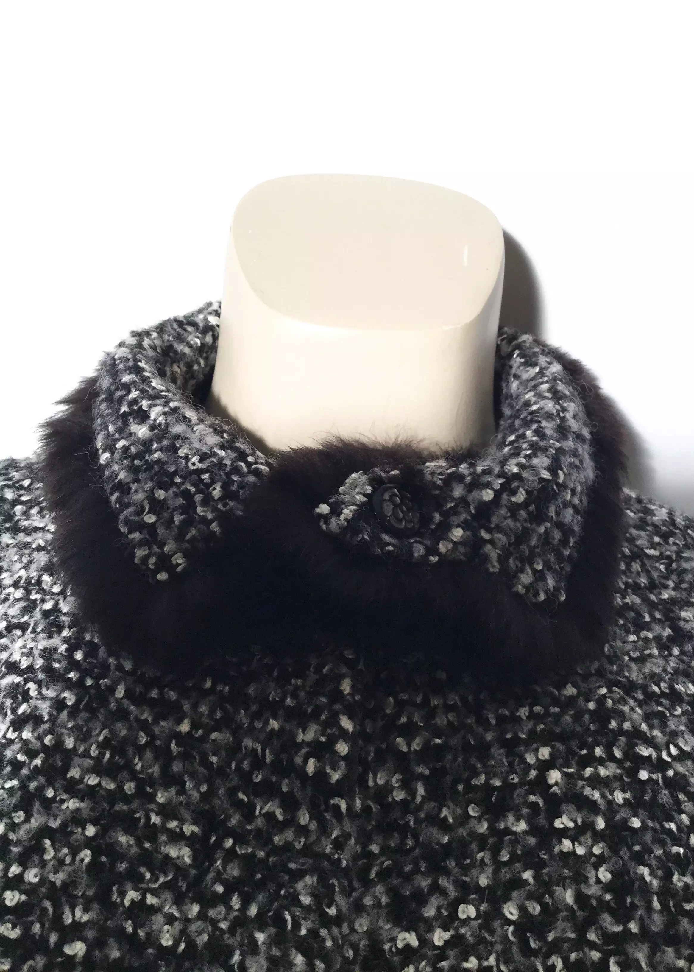 Sophisticated Chanel 02A 2002 Fall Long Wool Tweed Black White Duster Removable Fur Trim Collar Coat Jacket FR 40