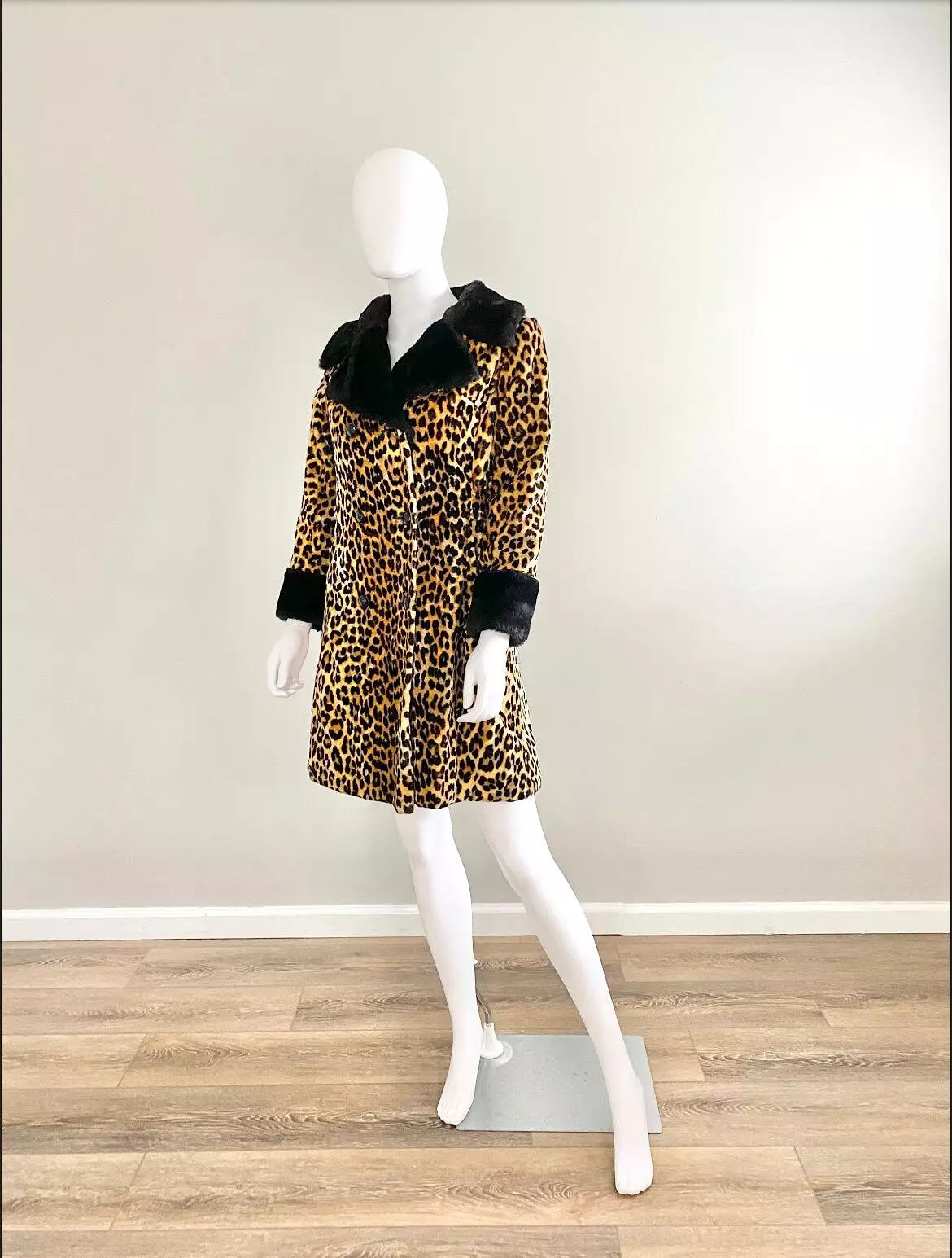 Vintage 1960s Velvet Leopard Print Coat / 60s retro vegan fur coat / size S